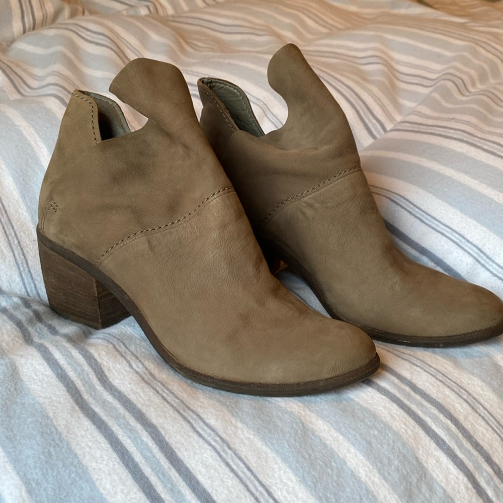 Dolce Vita grey nubuck booties, hardly worn, size 8